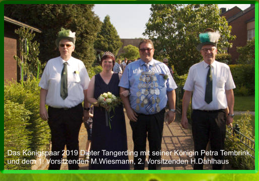 Das Königspaar 2019 Dieter Tangerding mit seiner Königin Petra Tembrink, und dem 1. Vorsitzenden M.Wiesmann, 2. Vorsitzenden H.Dahlhaus
